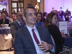 Χρέωσε το δημόσιο 14.000 ευρώ για να φάει και να πιει αυτός και τα κομματόσκυλα