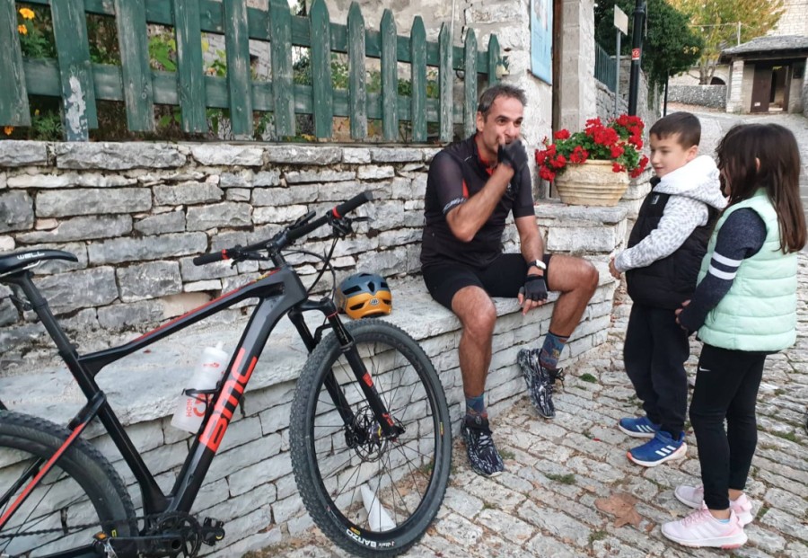 Βόλτες στα Ζαγοροχώρια ποδηλασία φαγοπότια και ο ελληνικός λαός να πάει να γ@μήθει