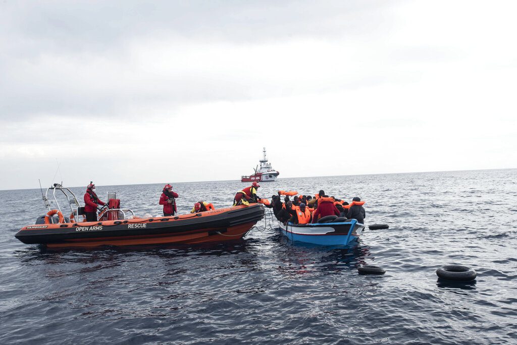 Η κυβέρνηση Μελόνι καταδικάζει τους ανθρώπους που υπόσχονται ένα νέο κόσμο και στέλνουν λαθρομετανάστες μέσα σε βάρκες
