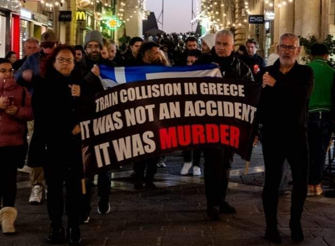 Στους δρόμους βγήκαν κάτοικοι της Μάλτας με γραμμένο το σύνθημα δεν ήταν ατύχημα ήταν δολοφονία