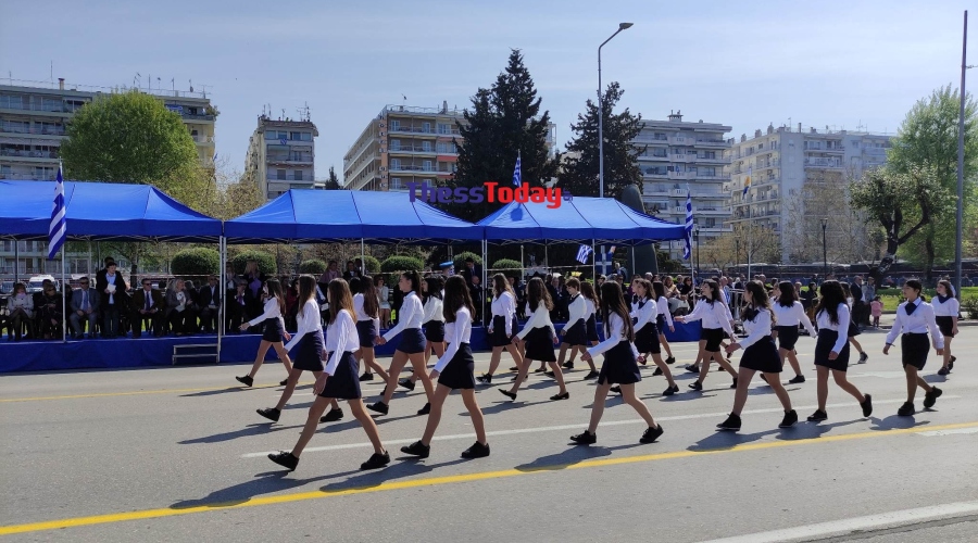 Λαμπρή η παρέλαση και στη Θεσσαλονίκη (βίντεο)