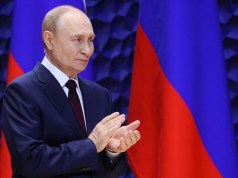 Η ΕΥΡΩΠΗ ΣΤΗΡΙΖΕΙ ΕΝΑΝ ΧΑΜΕΝΟ ΠΟΛΕΜΟ ΚΑΙ Ο ΖΕΛΕΝΣΚΙ ΣΕΡΝΕΙ ΤΟΝ ΠΛΑΝΗΤΗ ΣΕ ΑΔΙΕΞΟΔΟ