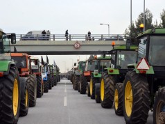 Αδιανόητη καταγγελία αγρότη για αστυνομικό: «Όπως υποφέρουν όλοι οι άλλοι, θα υποφέρεις και εσύ το ίδιο»