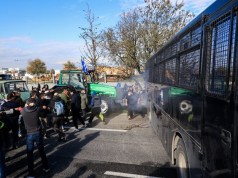 ΜΙΛΑΕΙ ΓΙΑ ΕΛΕΥΘΕΡΟ ΔΙΑΛΟΓΟ ΑΛΛΑ ΕΤΟΙΜΑΖΕΤΑΙ ΝΑ ΡΙΞΕΙ ΠΡΟΣΤΙΜΑ – Η ΚΥΒΕΡΝΗΣΗ ΓΙΑ ΜΙΑ ΑΚΟΜΑ ΦΟΡΑ ΔΕΙΧΝΕΙ ΤΑ ΔΥΟ ΤΗΣ ΠΡΟΣΩΠΑ