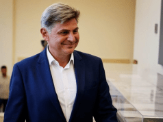 Φαραντούρης: Εκτός ευρωομάδας ΣΥΡΙΖΑ μετά τις δηλώσεις για το κόμμα Καρυστιανού