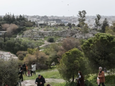 Τρελάθηκε ο κόσμος! Φιλοπάππου: Άνδρας επιτέθηκε σε πολίτες με μεταλλικό αντικείμενο – Στο νοσοκομείο 2 άνδρες