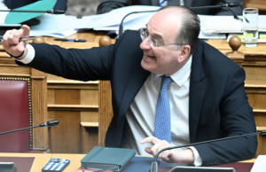 Μακάριος Λαζαρίδης: Με τόσα ψέματα μπερδεύτηκε – Ανάφερε ότι έκανε το στρατιωτικό το διάστημα που πριν δύο μέρες είπε ότι σπούδαζε – Μιλάμε για απατεώνα δίχως προηγούμενο!