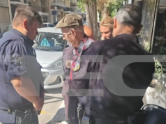 Η στιγμή της σύλληψης του 89χρονου που πυροβόλησε σε ΕΦΚΑ-Εφετείο – Χαμογελαστός με χειροπέδες