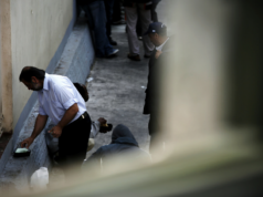 ΕΚΑΤΟΜΜΥΡΙΑ ΕΛΛΗΝΕΣ ΔΕΝ ΦΤΑΝΟΥΝ ΣΤΟ ΤΕΛΟΣ ΤΟΥ ΜΗΝΑ ΚΑΙ Ο ΜΗΤΣΟΤΑΚΗΣ ΜΙΛΑ ΓΙΑ ΕΠΙΤΕΥΓΜΑΤΑ — Η EUROSTAT ΑΠΟΚΑΛΥΠΤΕΙ ΤΗΝ ΤΡΑΓΙΚΗ ΑΛΗΘΕΙΑ ΠΟΥ ΚΡΥΒΕΙ ΤΟ ΜΑΞΙΜΟΥ