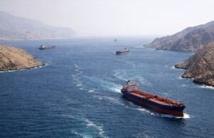 ΣΥΝΑΓΕΡΜΟΣ ΣΤΑ ΣΤΕΝΑ ΤΟΥ ΟΡΜΟΥΖ: ΤΟ ΙΡΑΝ ΒΑΖΕΙ ΣΤΟ ΤΡΑΠΕΖΙ ΤΟΝ ΝΑΥΤΙΚΟ ΑΠΟΚΛΕΙΣΜΟ