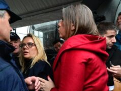 Δίκη Τεμπών: Ένταση στην αίθουσα για την έντονη αστυνομική παρουσία – «Είναι ντροπή» φωνάζει η Κωνσταντοπούλου