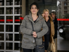 «Καταστράφηκε η ζωή μου»: Τι λέει η καθαρίστρια με το πλαστό απολυτήριο για την υπόθεση Λαζαρίδη