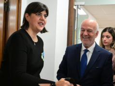 Στην Αθήνα η Λάουρα Κοβέσι: Συνάντηση με Φλωρίδη εν μέσω κυβερνητικών επιθέσεων στην Ευρωπαϊκή Εισαγγελία