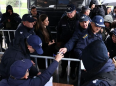 Ακόμα μία μαύρη σελίδα στην κατοχική Ελλάδα – Αποκλεισμός δημοσιογράφων από τη δίκη των Τεμπών στη Λάρισα, αστυνομοκρατία, εκφοβισμός – Τίθεται πλέον θέμα ανθρώπινων δικαιωμάτων