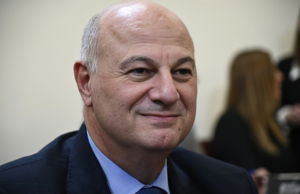 Κώστας Τσιάρας: Μια μέρα πριν αποχωρήσει από το υπουργείο Αγροτικής Ανάπτυξης υπέγραψε ΚΥΑ με σκοπό να να μην τιμωρηθούν όσοι έχουν κάνει ψευδείς δηλώσεις για το 2025 καταδικάζοντας τη χώρα σε νέα πρόστιμα