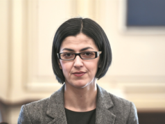 Ειρήνη Αγαπηδάκη: Απειλεί με ένδικα μέσα όποιον εκφράζει αμφιβολίες για τα εμβόλια – Αφωνία για τους εκατοντάδες ξαφνικούς θανάτους και καρκινώματα νέων ανθρώπων μετά τον εμβολιασμό κατά του Covid