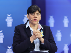 Λάουρα Κοβέσι από το Οικονομικό Φόρουμ των Δελφών: Δεν είναι δουλειά του πολιτικού να κάνει παρεμβάσεις – Είναι δυνατόν κάποιοι να επιστρέφουν τα χρήματα και να κυκλοφορούν ελεύθεροι;