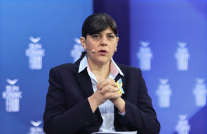 Λάουρα Κοβέσι από το Οικονομικό Φόρουμ των Δελφών: Δεν είναι δουλειά του πολιτικού να κάνει παρεμβάσεις – Είναι δυνατόν κάποιοι να επιστρέφουν τα χρήματα και να κυκλοφορούν ελεύθεροι;