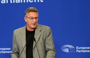 Ευρωκοινοβούλιο: Εγκρίθηκε με μεγάλη πλειοψηφία η Έκθεση για το Κράτος Δικαίου που εισηγήθηκε ο Αρβανίτης