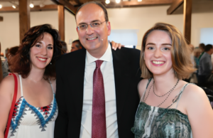 Αθανασία Κοτσαύτη – Εβελίνα Λαζαρίδη: Στο μισθολόγιο της Blue Skies με τα τρολς που δολοφονούν χαρακτήρες, βρέθηκε η γυναίκα και η κόρη του Μακάριου Λαζαρίδη το 2018
