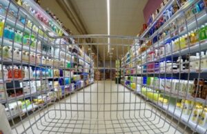Ακρίβεια με ελληνική υπογραφή: Μικρή αγορά, υψηλός ΦΠΑ, εισαγωγές και στρεβλώσεις «φουσκώνουν» τις τιμές στο ράφι