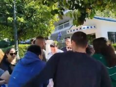 Ένταση έξω από το Μαξίμου – Φοιτητές δέχτηκαν επίθεση από την αστυνομία