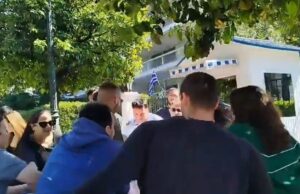 Ένταση έξω από το Μαξίμου – Φοιτητές δέχτηκαν επίθεση από την αστυνομία