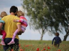 ΠΟΣΟ ΚΟΣΤΙΖΕΙ ΝΑ ΜΕΓΑΛΩΣΕΙΣ ΕΝΑ ΠΑΙΔΙ ΣΤΗΝ ΕΛΛΑΔΑ – ΑΠΟ ΤΗ ΓΕΝΝΗΣΗ ΜΕΧΡΙ ΤΟ ΣΧΟΛΕΙΟ