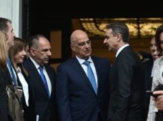 ΟΤΑΝ Η «ΓΑΛΑΖΙΑ ΠΑΤΡΙΔΑ» ΠΡΟΧΩΡΑ ΚΙ Η ΑΘΗΝΑ ΑΠΛΩΣ ΠΑΡΑΚΟΛΟΥΘΕΙ – Η ΤΟΥΡΚΙΑ ΚΑΡΑΔΟΚΕΙ ΚΑΙ Η ΗΓΕΣΙΑ ΤΩΝ ΕΝΟΠΛΩΝ ΔΥΝΑΜΕΩΝ ΑΓΕΤΑΙ ΚΑΙ ΦΕΡΕΤΑΙ ΑΠΟ ΔΕΛΦΙΝΟΥΣ