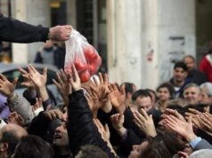 ΕΧΘΡΟΣ ΤΩΝ ΕΛΛΗΝΩΝ ΚΑΙ ΤΗΣ ΜΕΣΑΙΑΣ ΤΑΞΗΣ Ο ΜΗΤΣΟΤΑΚΗΣ ΚΑΙ Η ΑΝΘΕΛΛΗΝΙΚΗ ΠΑΡΑΤΑΞΗ ΤΟΥ – ΠΑΝΩ ΑΠΟ 1 ΣΤΟΥΣ 5 ΑΘΗΝΑΙΟΥΣ ΚΙΝΔΥΝΕΥΕΙ ΑΠΟ ΟΙΚΟΝΟΜΙΚΗ ΚΑΤΑΡΡΕΥΣΗ