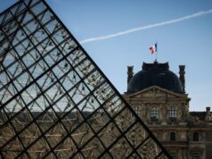 Le Monde: Νέα γαλλική νομοθεσία ανοίγει δρόμο για επιστροφή θραυσμάτων του Παρθενώνα από το Λούβρο