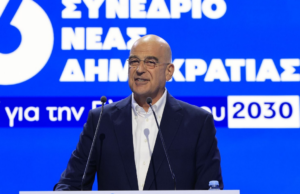 Ο ΔΕΝΔΙΑΣ ΟΝΕΙΡΕΥΕΤΑΙ ΤΟΝ ΘΡΟΝΟ ΤΗΣ ΝΔ ΤΗΝ ΩΡΑ ΠΟΥ Η ΑΜΥΝΑ ΤΗΣ ΧΩΡΑΣ ΚΑΤΑΡΡΕΕΙ ΚΑΙ ΤΑ ΣΤΕΛΕΧΗ ΤΩΝ ΕΝΟΠΛΩΝ ΔΥΝΑΜΕΩΝ ΠΑΡΑΙΤΟΥΝΤΑΙ ΜΑΖΙΚΑ