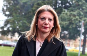 Δημοσκόπηση ALCO: Σε ελεύθερη πτώση η ΝΔ – Τρίτη μαζί με το ΠΑΣΟΚ η Μαρία Καρυστιανού με τον κόσμο να της δείχνει στήριξη από τη πρώτη στιγμή
