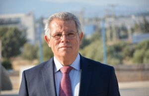 Γιώργος Βλάχος: Ο γαλάζιος βουλευτής καταγγέλει το ίδιο του κόμμα για φαγοπότι με τα σπιτάκια ανακύκλωσης