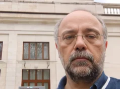 Τρολάρει τα τρολς της Ομάδας Αλήθειας ο Θανάσης Αυγερινός – Θα καλέσω μάρτυρα τη Ζαχάροβα στη δίκη με τον Καραχάλιο