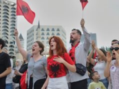 Αλβανία: Εντάλματα σύλληψης κατά ατόμων που συνδέονται με το σχέδιο Κούσνερ