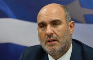 Ο Δημήτρης Μαρκόπουλος ξεκαθαρίζει ότι δεν θα επαναφέρουν την 13η σύνταξη και τον 13ο μισθό – Ξεκινάει λιτότητα διαρκείας μετά το τέλος του Ταμείου Ανάκαμψης