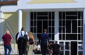 Τέμπη: Συνεχίζεται η δίκη – Mε φόντο τις αντιρρήσεις για την παράσταση του Ελληνικού Δημοσίου