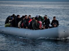 ΟΡΓΗ ΣΤΙΣ ΤΟΠΙΚΕΣ ΚΟΙΝΩΝΙΕΣ ΚΑΤΑ ΝΔ: ΜΕΤΑ ΤΗΝ ΚΡΗΤΗ Ο ΜΗΤΣΟΤΑΚΗΣ ΒΟΥΛΙΑΖΕΙ ΚΑΙ ΤΗ ΣΑΜΟ ΜΕ ΜΕΤΑΝΑΣΤΕΣ