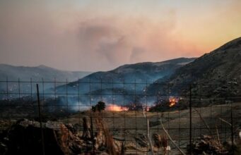 Ανεξέλεγκτη η φωτιά στο Ρέθυμνο: Στάχτη χιλιάδες στρέμματα – Δυσκολεύονται να επιχειρήσουν τα εναέρια