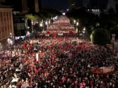 Αλβανία: Χιλιάδες κόσμου στη μεγαλύτερη διαδήλωση ενάντια στο σχέδιο Κούσνερ