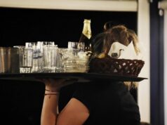 Και πρώτοι σε υπερεργασία και κακοπληρωμένοι στην ΕΕ οι Έλληνες