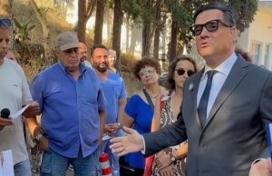 Τρομαγμένοι από την οργή της κοινωνίας που «βράζει» – Άδωνις: Τα γυαλιά τα φοράω ως μέσο προστασίας – Αν κάποιος ξεπεράσει τα όρια και τεθεί θέμα ασφάλειας θα υπάρχει καταγραφή γεγονότων