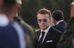 Αμηχανία για Μακρόν: Πήγε να φιλήσει το χέρι της Εμινέ Ερντογάν και αυτή… το τράβηξε
