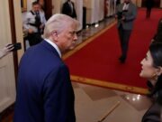Νέα ένταση ΗΠΑ – Καναδά: Ο Τραμπ βλέπει «εισβολή βρόμικου αέρα» και απειλεί με δασμούς