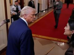 Νέα ένταση ΗΠΑ – Καναδά: Ο Τραμπ βλέπει «εισβολή βρόμικου αέρα» και απειλεί με δασμούς