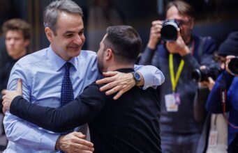 Εθνικός προδότης και με τη βούλα ο Μητσοτάκης – Την ώρα που μπλοκάρει τις κυρώσεις κατά της Ρωσίας για χάρη του εφοπλιστή Προκοπίου, ετοιμάζεται να στείλει εκατοντάδες όπλα στην Ουκρανία
