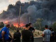 Φωτιά στο Ωραιόκαστρο: Το τοξικό νέφος έφτασε μέχρι την Αττική και την Κόρινθο