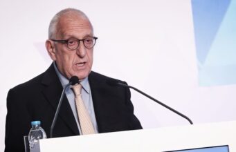 Ο Κακλαμάνης άφησε σπόντα για εκλογές τον Σεπτέμβριο: «Θέλει να έχει καθαρό τοπίο μπροστά του»