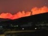 Μάχη με τις φλόγες στην Πάρο: Εκκενώθηκαν 9 οικισμοί – Φόβοι για ενίσχυση ανέμων
